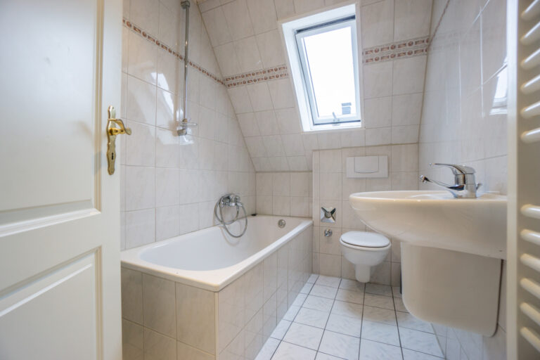 Whg rechts Badezimmer